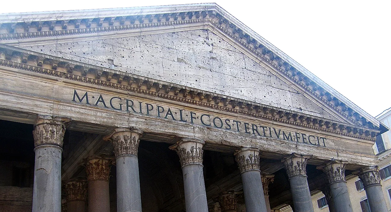Close view of the frieze inscription M AGRIPPA L F COS TERTIVM FECIT above the portico columns, with the pediment over it