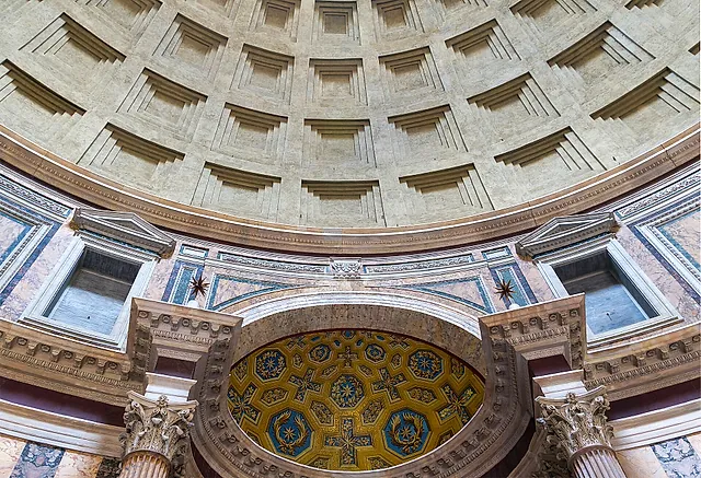 The apse above the main altar: a semi-dome with gilded mosaic panels between Corinthian columns, under the coffered dome